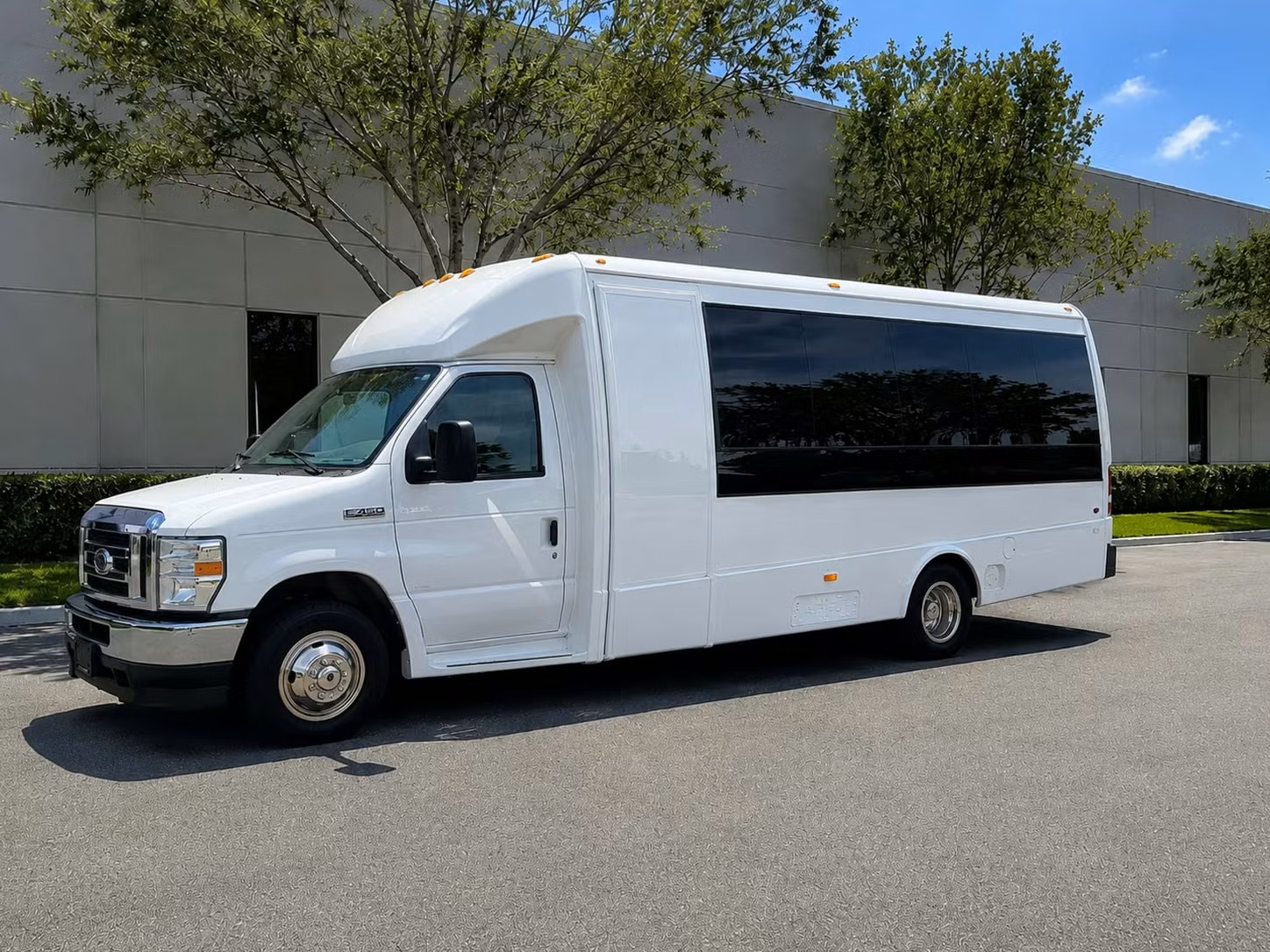 sterling heights 15 passenger minibus rental